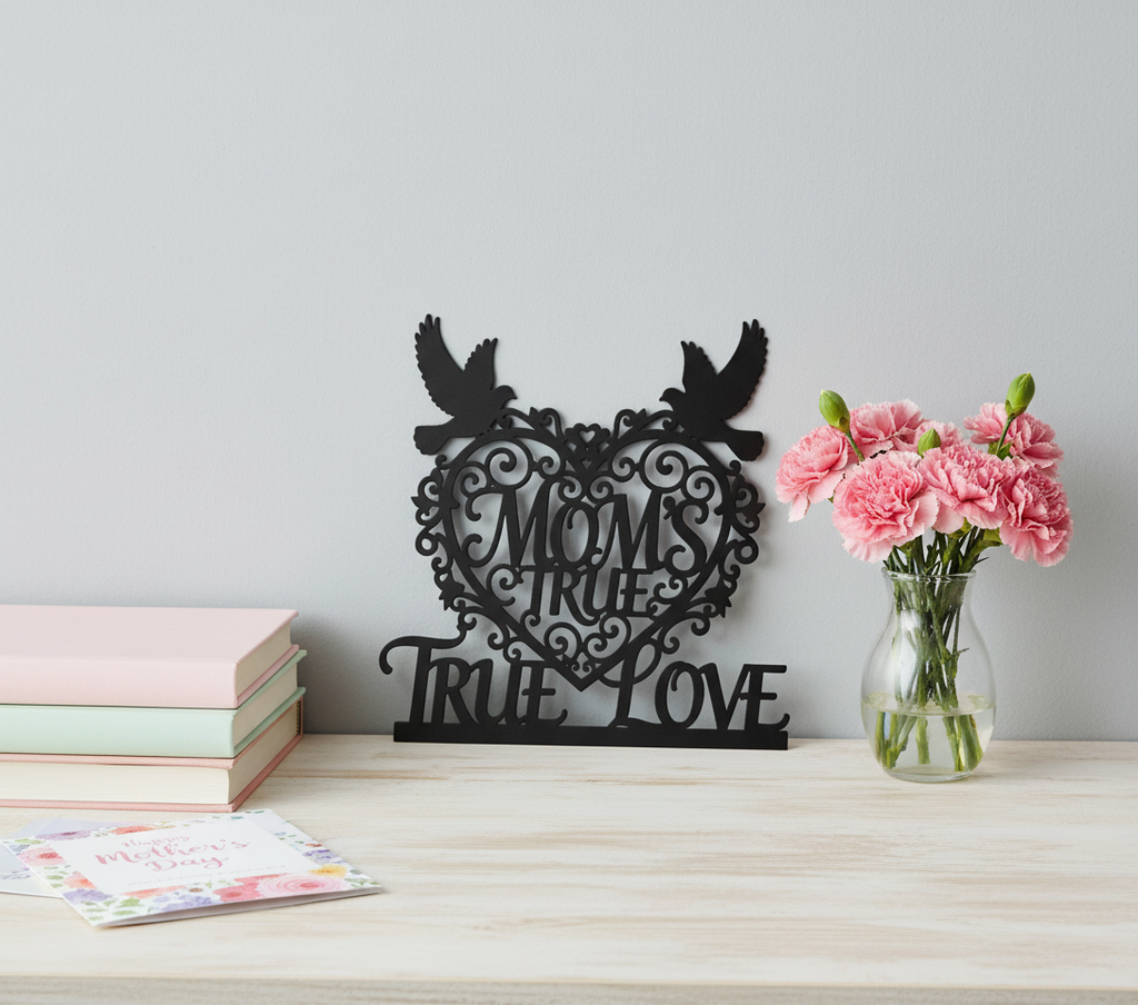 Metallschild Mom’s True Love mit Herz und zwei Tauben aus schwarzem Stahl – Bild 10