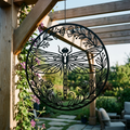 Rundes Libelle Metallschild im Blumenkranz aus schwarzem Stahl