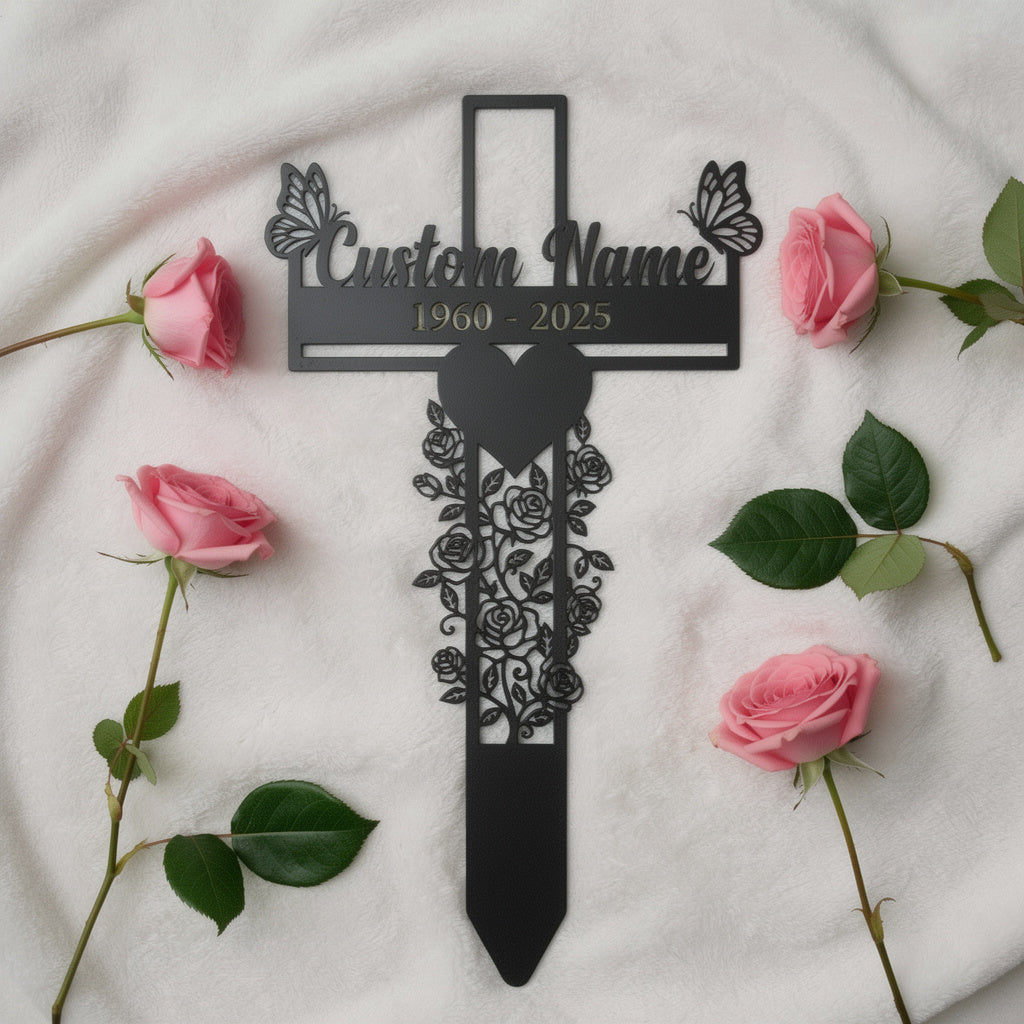 Personalisierter Gedenkstecker Kreuz mit Schmetterlingen und Rosen – Bild 5