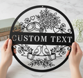 Personalisiertes rundes Hochzeitsschild mit Turteltauben, Ringen und Brautstrauß aus Stahl
