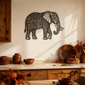 Elefant Wanddeko aus Metall mit filigranen Mandala-Mustern in Schwarz