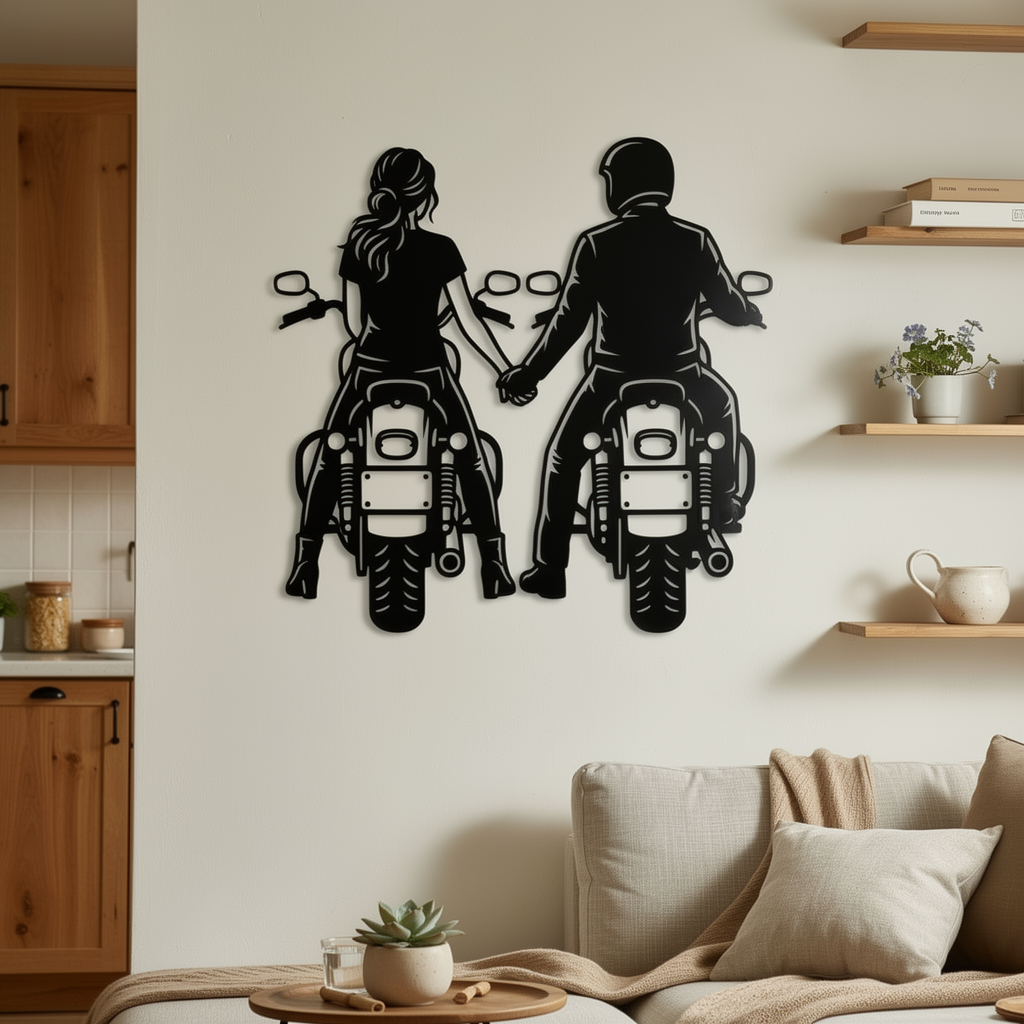 Motorrad Paar hält sich während der Fahrt an den Händen – Wanddeko aus Stahl – Bild 3