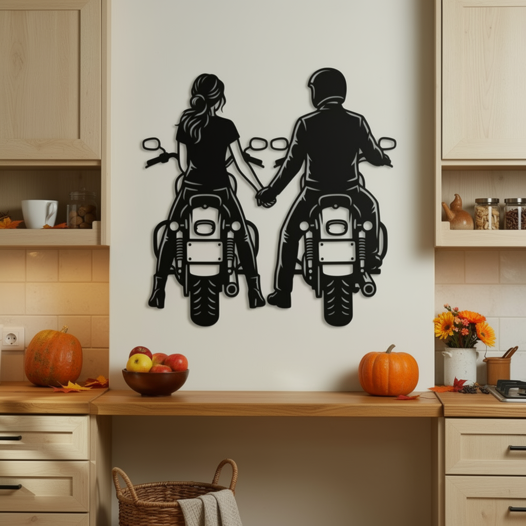 Motorrad Paar hält sich während der Fahrt an den Händen – Wanddeko aus Stahl – Bild 6